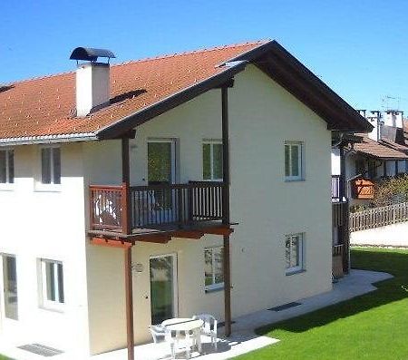 Appartments Am Wiesenrand Nova Ponente Exteriör bild